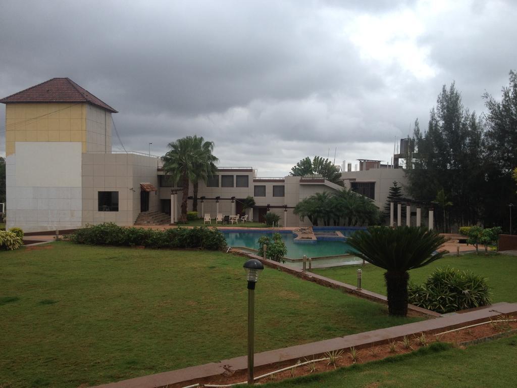 Cotton County Club And Resort Hubli Ruang foto