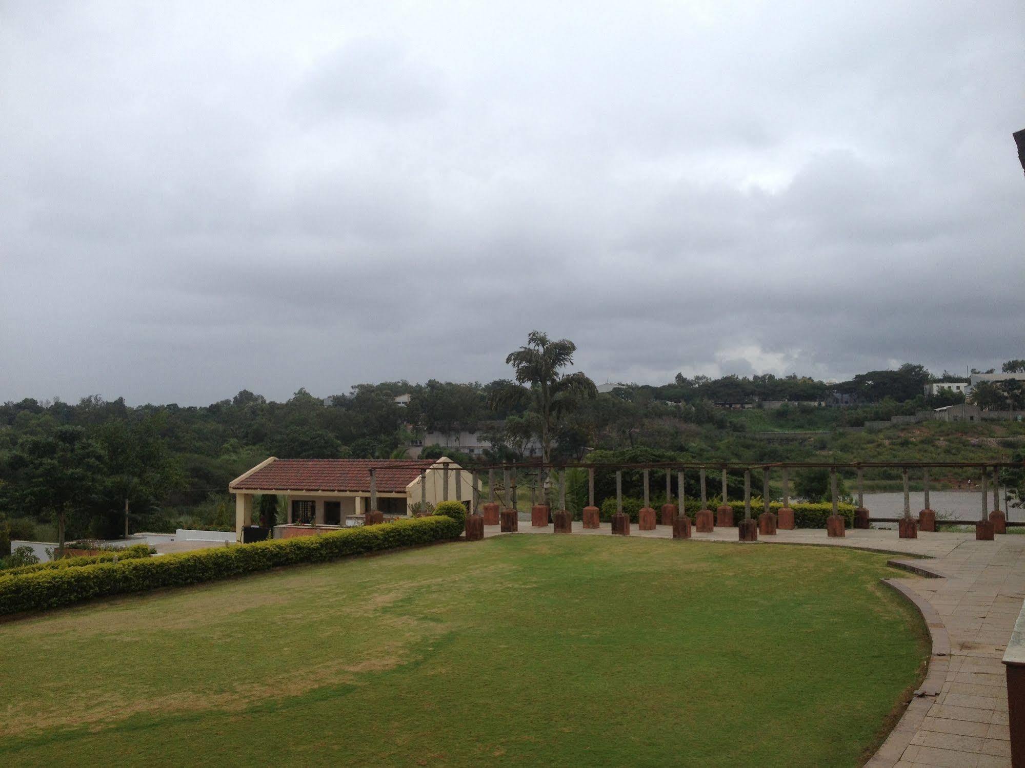 Cotton County Club And Resort Hubli Bagian luar foto