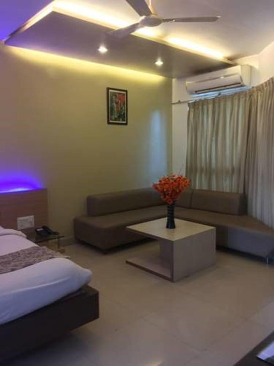 Cotton County Club And Resort Hubli Bagian luar foto