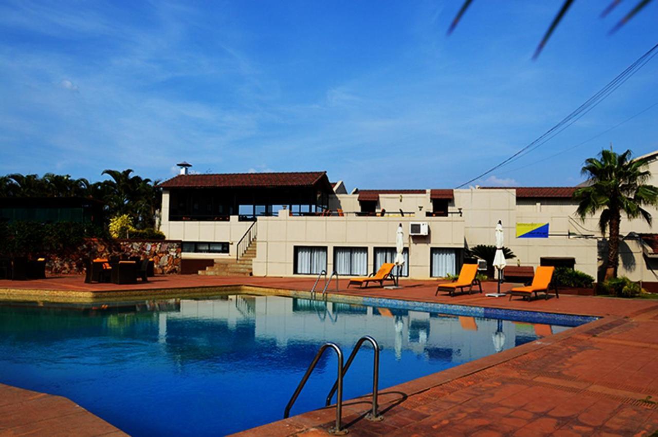 Cotton County Club And Resort Hubli Bagian luar foto
