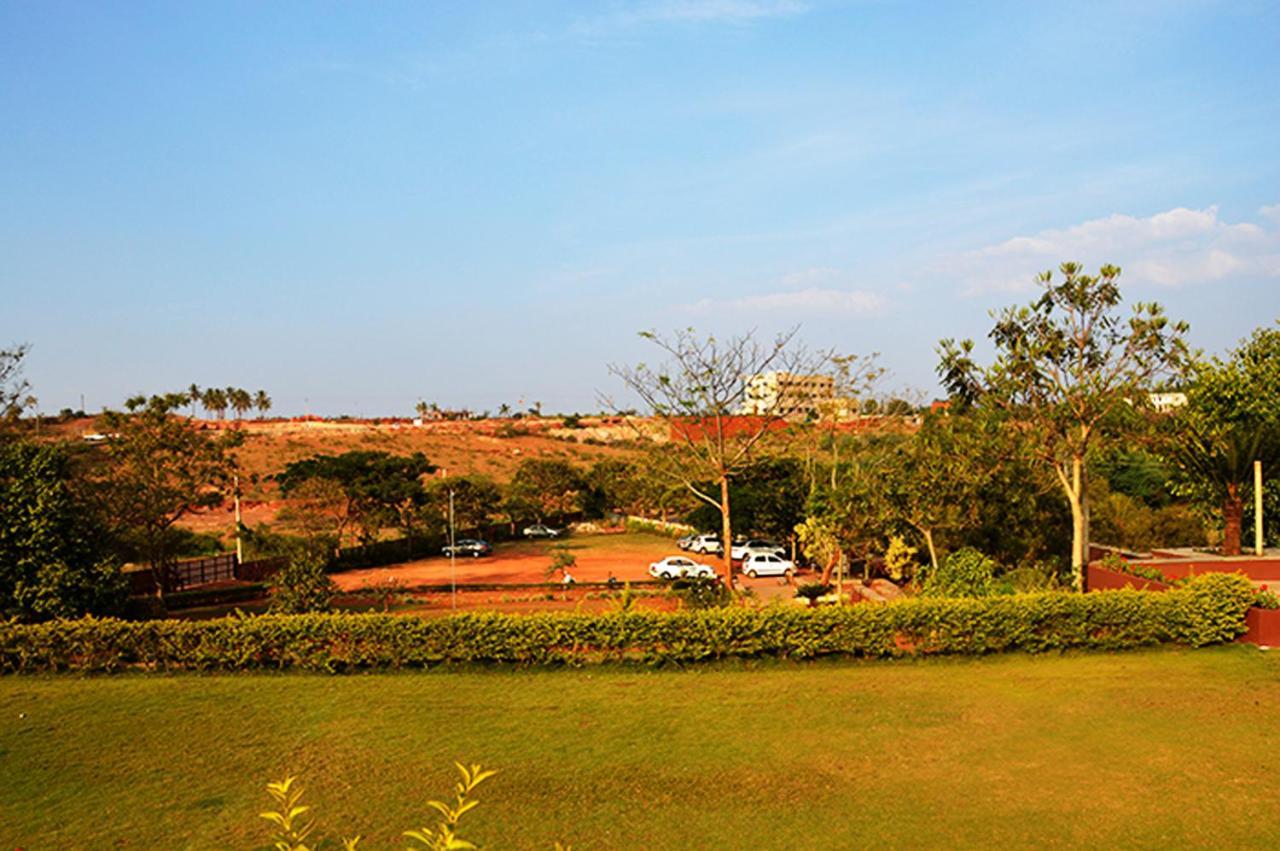 Cotton County Club And Resort Hubli Bagian luar foto