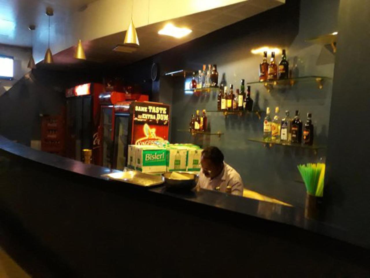 Cotton County Club And Resort Hubli Bagian luar foto