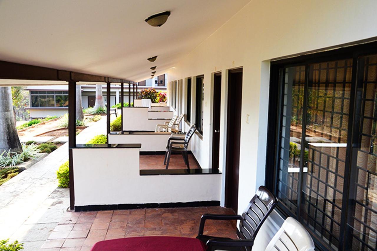 Cotton County Club And Resort Hubli Bagian luar foto