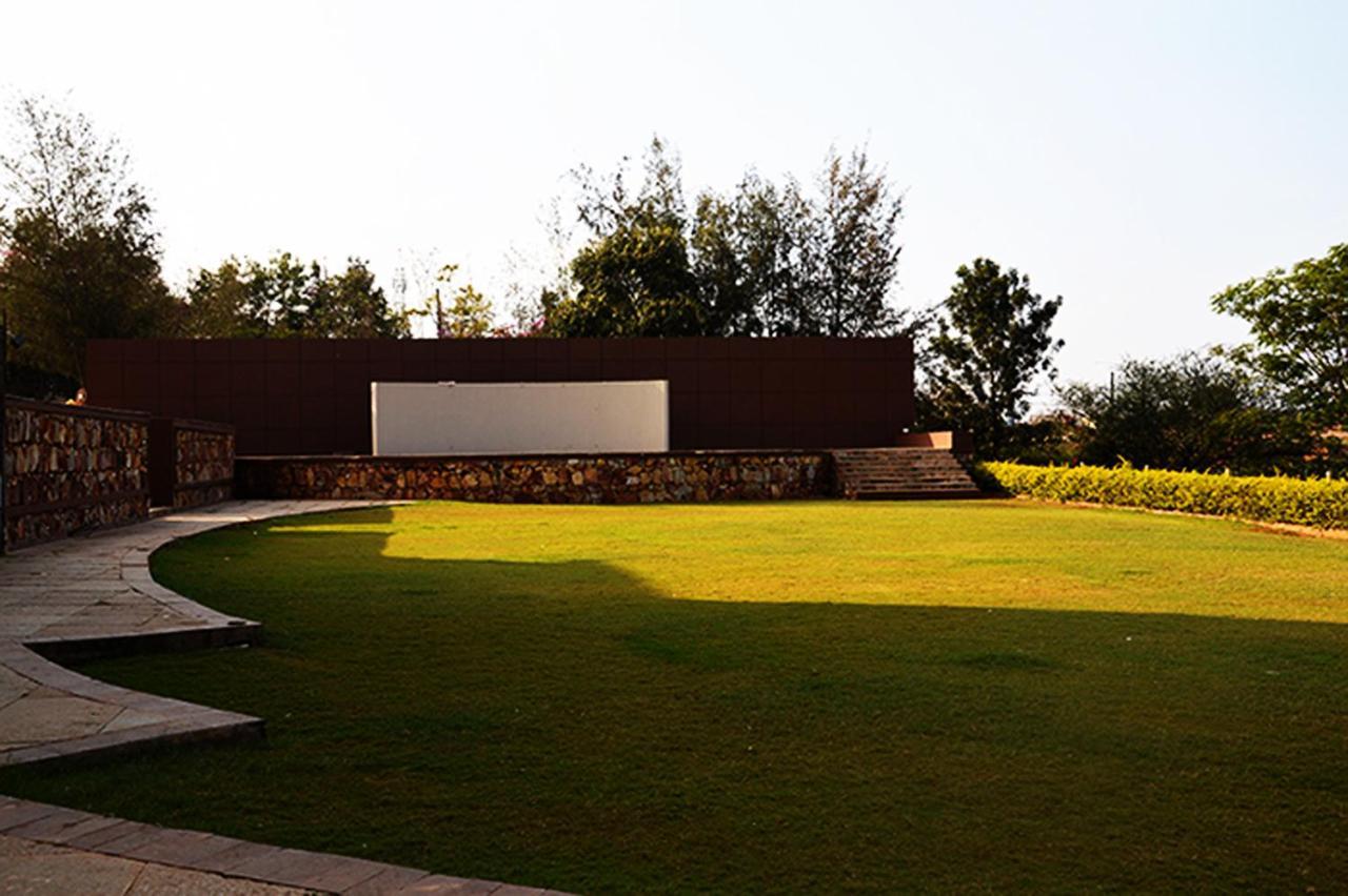 Cotton County Club And Resort Hubli Bagian luar foto