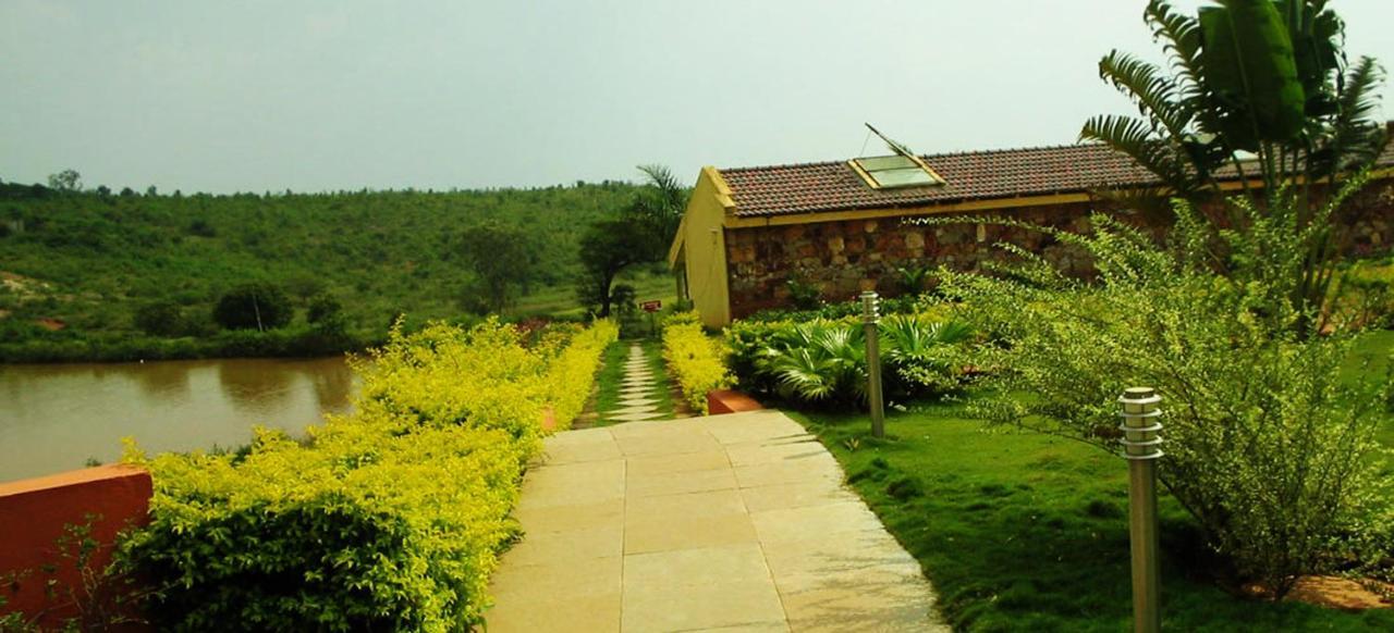Cotton County Club And Resort Hubli Bagian luar foto