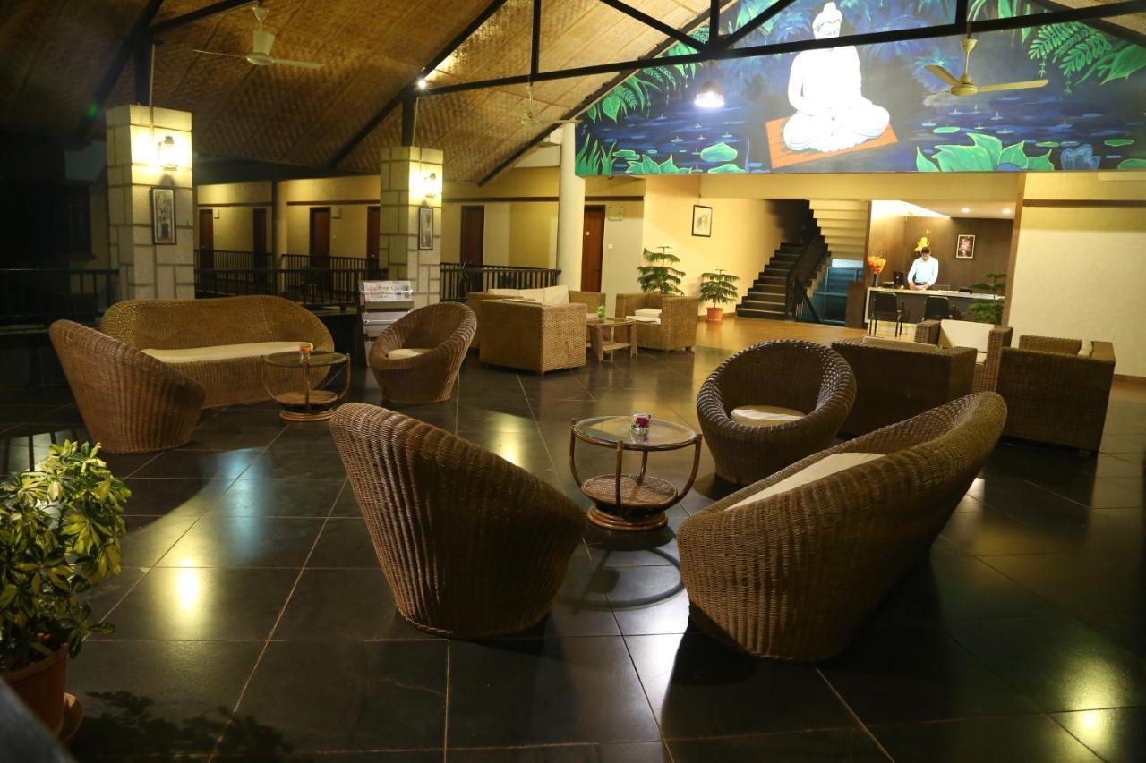 Cotton County Club And Resort Hubli Bagian luar foto