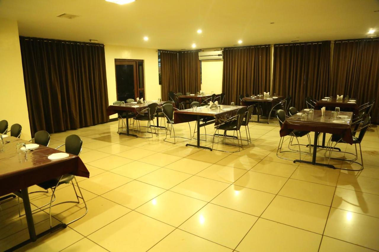 Cotton County Club And Resort Hubli Bagian luar foto