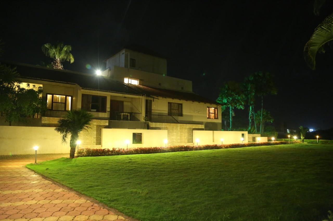 Cotton County Club And Resort Hubli Bagian luar foto