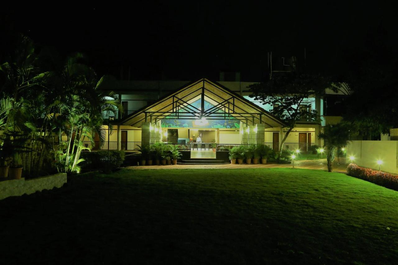 Cotton County Club And Resort Hubli Bagian luar foto
