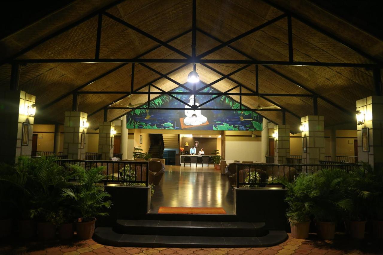 Cotton County Club And Resort Hubli Bagian luar foto